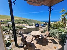Beachcombers Apartments