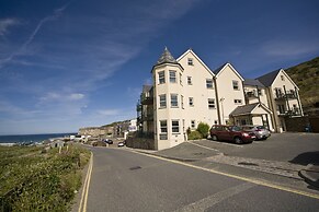 Beachcombers Apartments