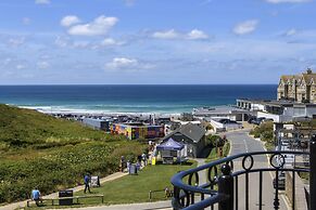 Beachcombers Apartments