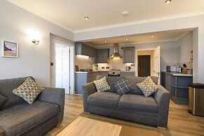 Beachcombers Apartments