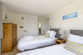 Beachcombers Apartments