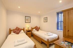 Beachcombers Apartments