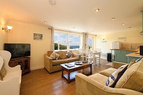 Beachcombers Apartments