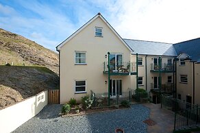 Beachcombers Apartments
