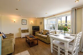 Beachcombers Apartments