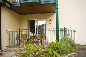 Beachcombers Apartments