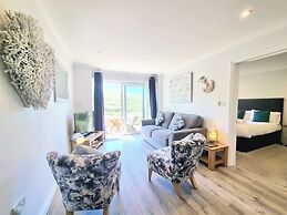 Beachcombers Apartments