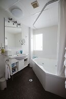 Radfords on the Lake