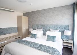 Radfords on the Lake