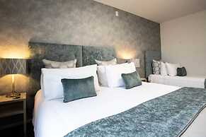 Radfords on the Lake