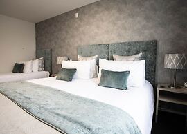 Radfords on the Lake