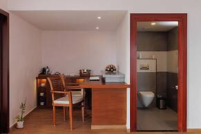 Gokulam Grand Turtle On The Beach