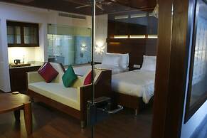 Gokulam Grand Turtle On The Beach