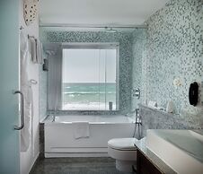 Gokulam Grand Turtle On The Beach