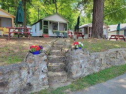 Weirs Beach Motel and Cottages