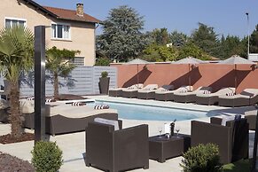 Les Pierres Dorées