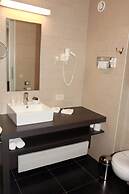 Cleythil Hotel