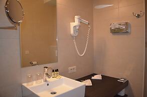 Cleythil Hotel