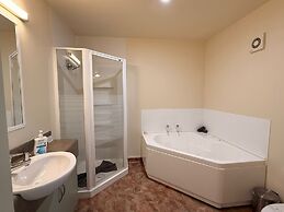 Asure Ashley Motor Lodge