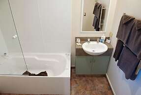 Asure Ashley Motor Lodge