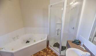 Asure Ashley Motor Lodge