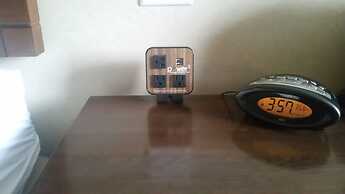 Days Inn by Wyndham Regina Airport West