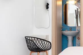 Depis Place & Apartments