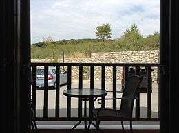 Doupiani House Hotel