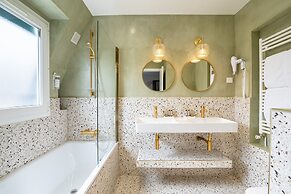 Queens Boutique Hotel