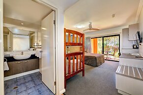 Kacys Bargara Beach Motel