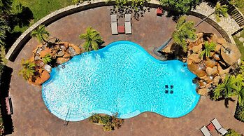 Clarion Suites Roatan at Pineapple Villas