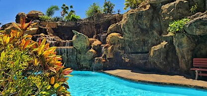 Clarion Suites Roatan at Pineapple Villas