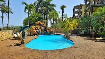 Clarion Suites Roatan at Pineapple Villas