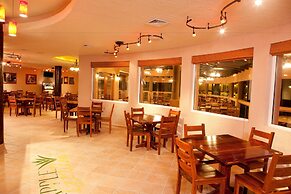 Clarion Suites Roatan at Pineapple Villas