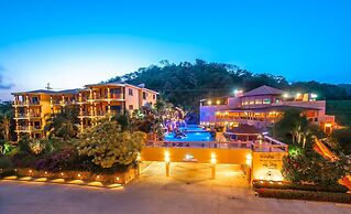 Clarion Suites Roatan at Pineapple Villas