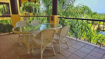 Clarion Suites Roatan at Pineapple Villas