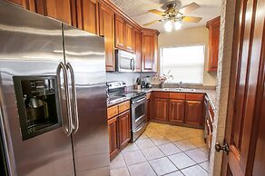 Clarion Suites Roatan at Pineapple Villas