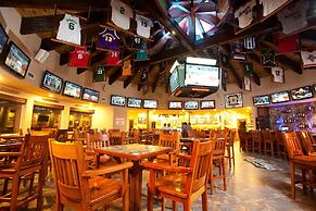 Clarion Suites Roatan at Pineapple Villas