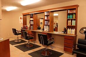 Clarion Suites Roatan at Pineapple Villas