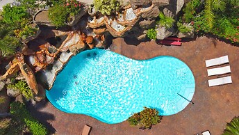 Clarion Suites Roatan at Pineapple Villas