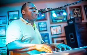 Clarion Suites Roatan at Pineapple Villas