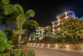 Clarion Suites Roatan at Pineapple Villas