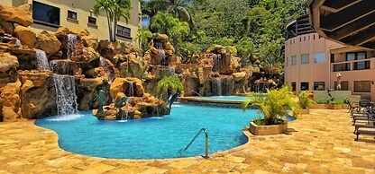 Clarion Suites Roatan at Pineapple Villas