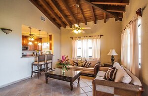 Clarion Suites Roatan at Pineapple Villas