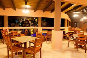 Clarion Suites Roatan at Pineapple Villas