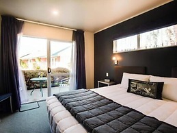 Asure Colonial Lodge Motel