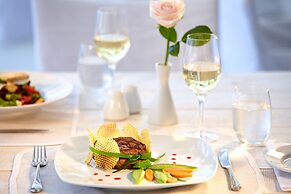 Lichnos Beach Hotel & Suites