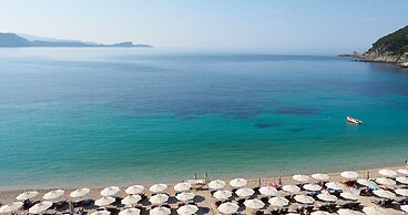 Lichnos Beach Hotel & Suites