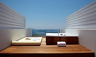 Lichnos Beach Hotel & Suites