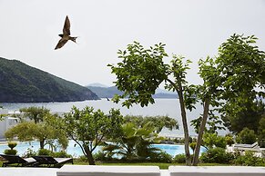 Lichnos Beach Hotel & Suites